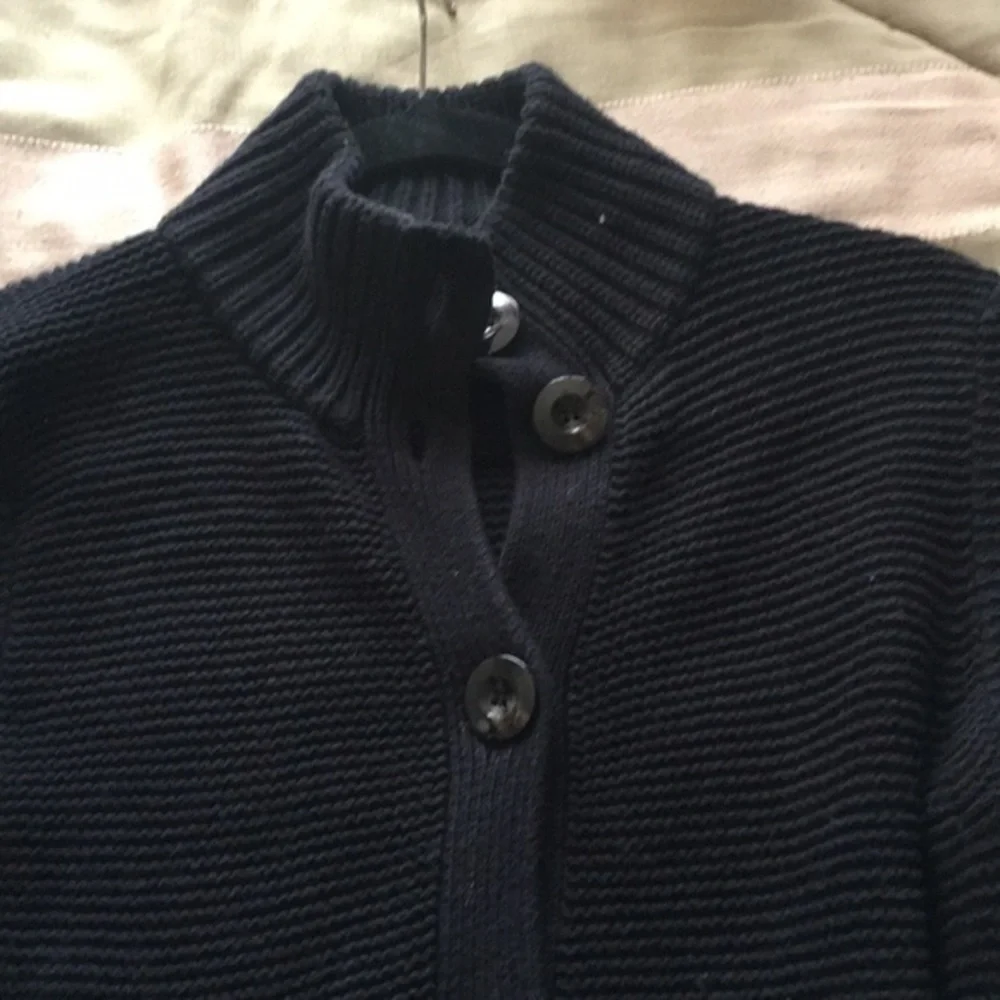 Beautiful sweater - Picture 2 of 3